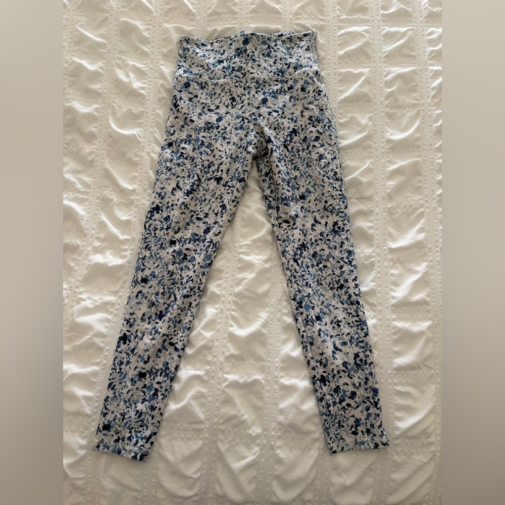 Blue and white athletic leggings!